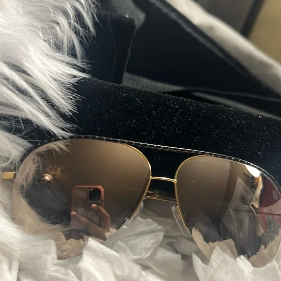 Victoria Beckham 18ct Gold vbs90 c45 sunglasses Black Trim 